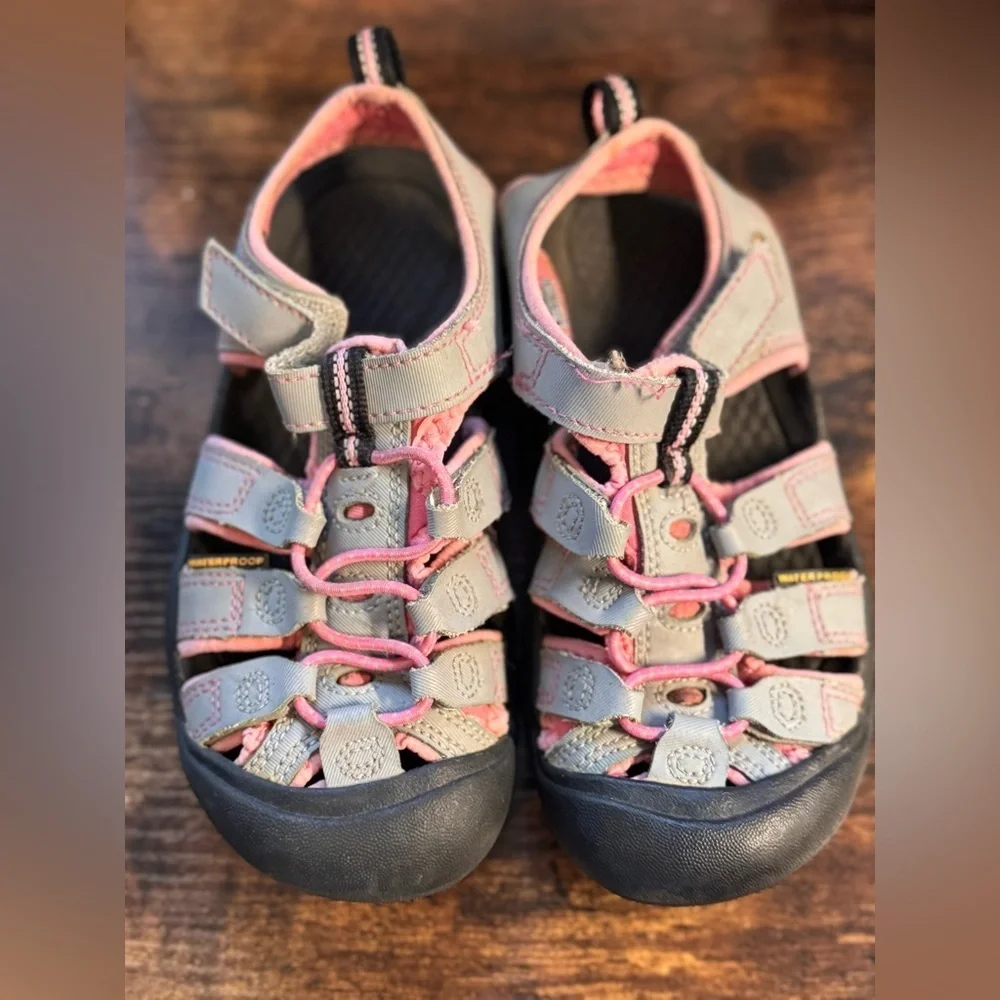 Keen Newport H2 Waterproof Sport Sandals Kids/Youth Size 2 Gray Pink